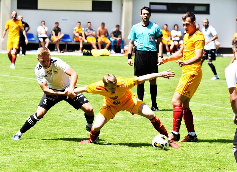 SK Dynamo České Budějovice (bílí) - FK Dukla Praha 3:1.