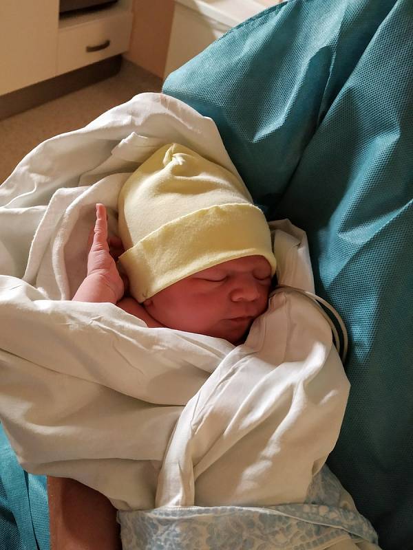 Emanuel Třeška se narodil 8. června 2021 rodičům Anně a Václavovi z Číčova. Po příchodu na svět v porodnici u Mulačů v Plzni vážil jejich prvorozený syn 3010 g a měřil 47 cm.