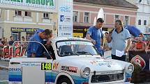 Posádky při předstartovní show a na tratích Rally Agropa