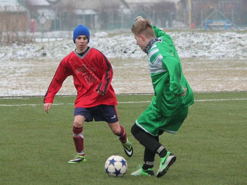 Zimní turnaj v Sušici: Mochtín (v červeném) - Strážov 3:0.