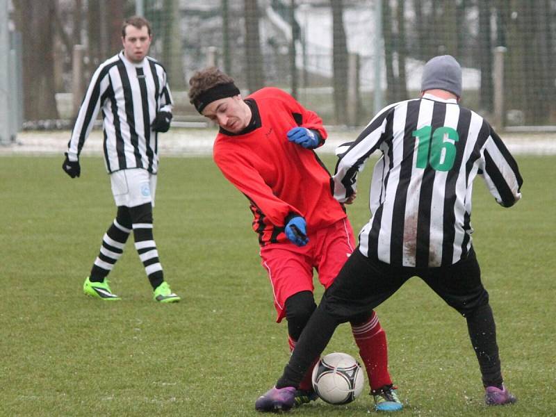 Zimní turnaj v Sušici: Nýrsko (v pruhovaném) - Luby 2:0.