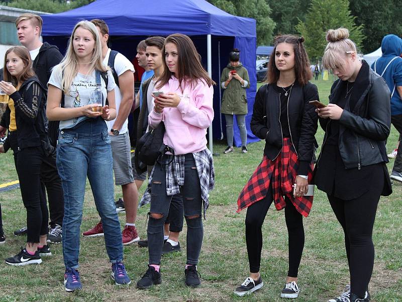 Během festivalu Open Air Lázně v Klatovech vystoupil zpěvák Ben Cristovao.