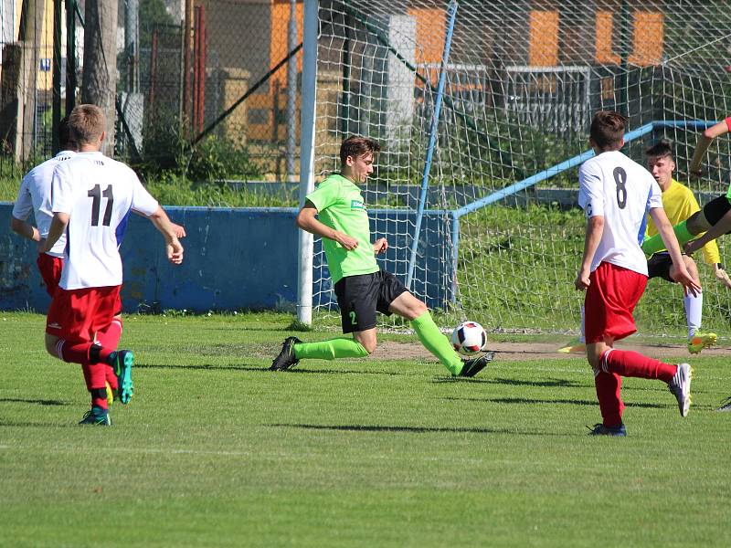 Krajský přebor staršího dorostu 2016/2017: Klatovy (bílé dresy) - Vejprnice 1:4.