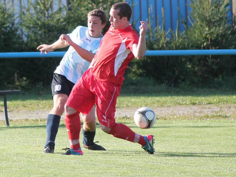 1. B třída, skupina B: Strážov (v červeném) - Žákava 2:0.