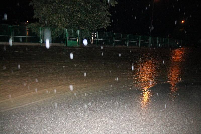 Mochtín, silnice z Těšetin, 22.30 hodin.