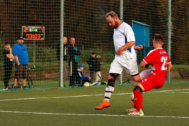 10. kolo okresního přeboru: TJ Sušice B (na snímku fotbalisté v bílých dresech) - FC Švihov 2:2 (1:1).