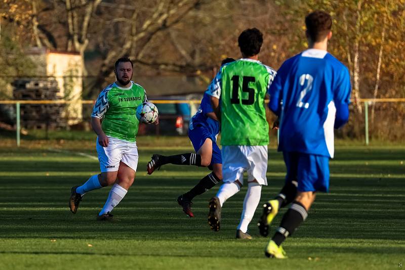 Fotbalisté FK Svéradice (na archivním snímku fotbalisté v zelených dresech) prohráli na závěr podzimní části sezony na půdě Losiné 1:4.