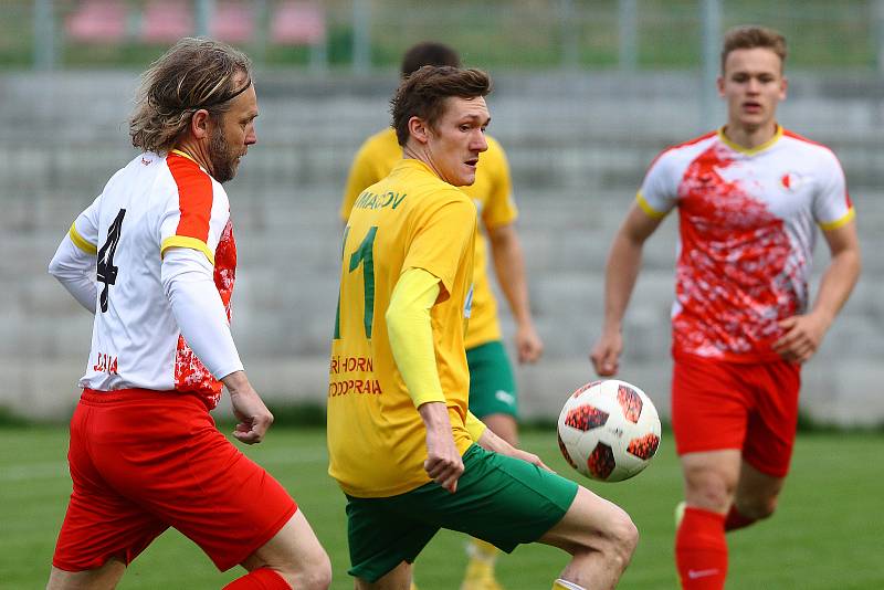 23. kolo KPM: Slavia Vejprnice - START Tlumačov (žlutí).