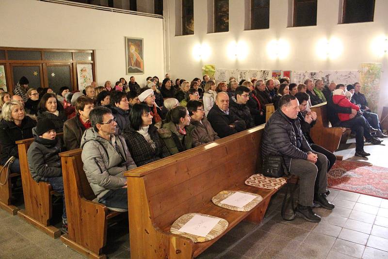 Vánoční koncert skupiny Elias v husitském kostele v Klatovech