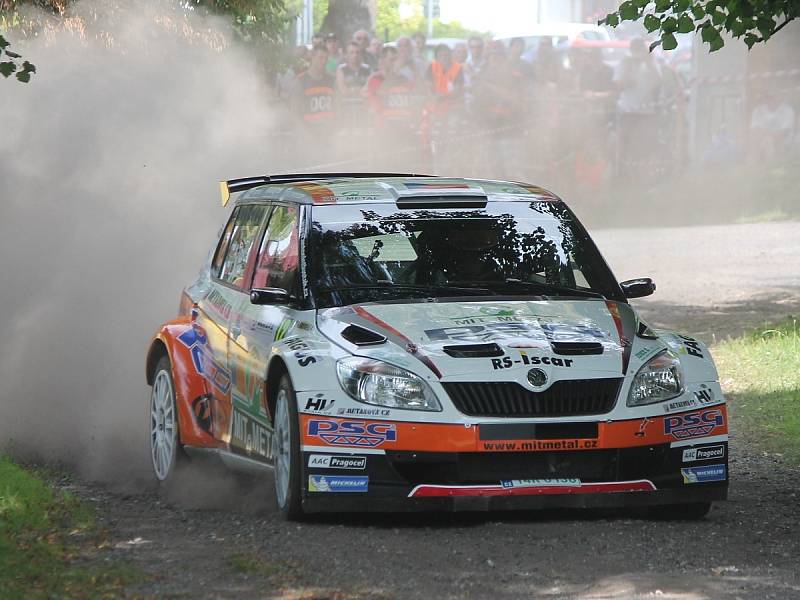 Posádky při předstartovní show a na tratích Rally Agropa