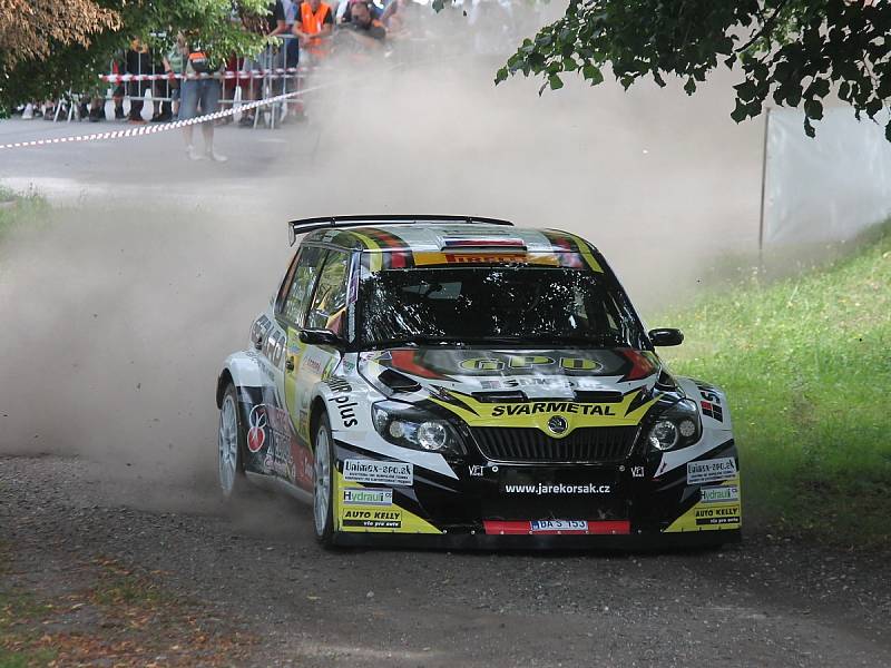 Posádky při předstartovní show a na tratích Rally Agropa