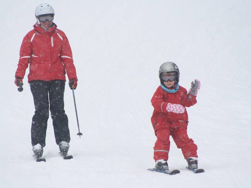 Na Špičáku bylo o víkendu živo. Otevřeli tam i snowpark.