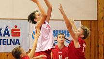 V rámci oslav 80 let klatovského basketbalu bylo k vidění ligové derby Klatovy A (bílé dresy) - Klatovy B žáků U14