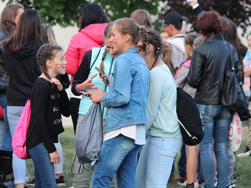 Během festivalu Open Air Lázně v Klatovech vystoupil zpěvák Ben Cristovao.