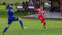 5. kolo OPM: FC Švihov (na snímku fotbalisté v červenobílých dresech) - TJ Sokol Chudenice (modří) 2:2 (2:0).