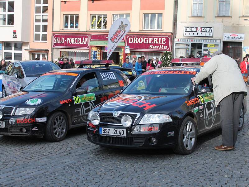 Cílová rampa 47. Rallye Šumava Klatovy.