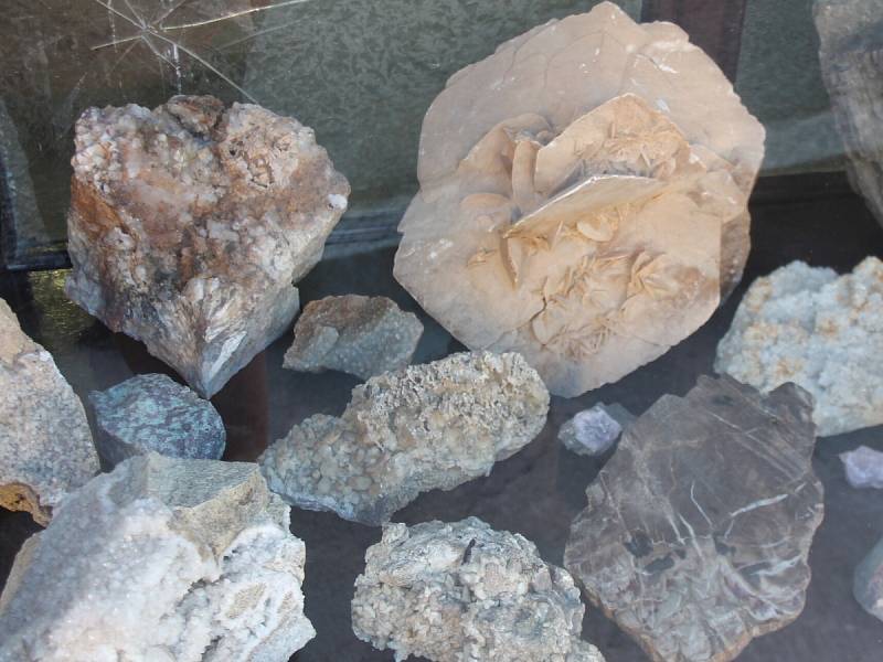 Muzeum šumavských minerálů ve Velharticích