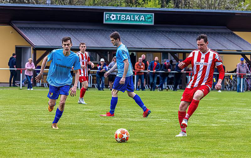 Fotbalisté TJ Sokol Mochtín po čtyřech porážkách zabrali, když ve víkendovému duelu 25. kola I. A třídy doma přehráli béčko divizních Rokycan.