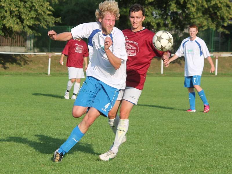 Fotbalová příprava: Mochtín (v bílém) - Postřekov 3:1.