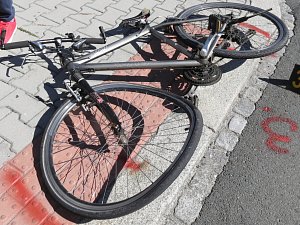 Nehoda cyklisty s autem v Klatovech.