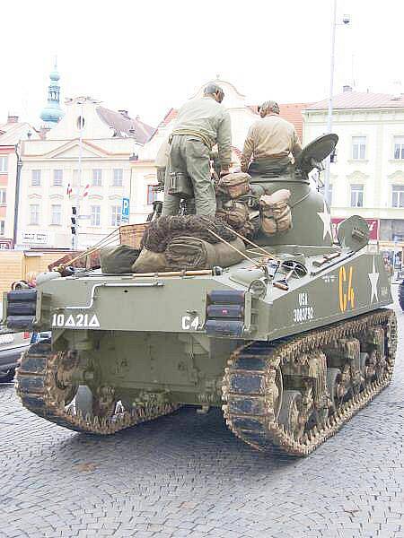 Historická vojenská technika na klatovském náměstí
