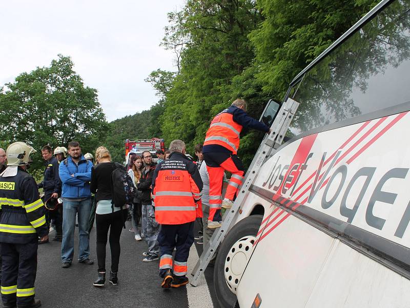 Nehoda autobusu u Kokšína.