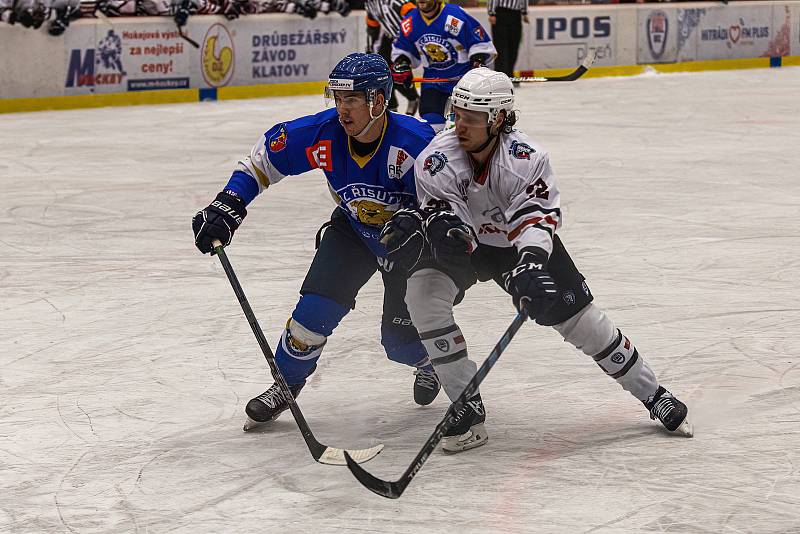 2. liga, skupina Západ (3. kolo): SHC Klatovy (na snímku hokejisté v bílých dresech) - HC Řisuty 6:3 (3:0, 1:1, 2:3).