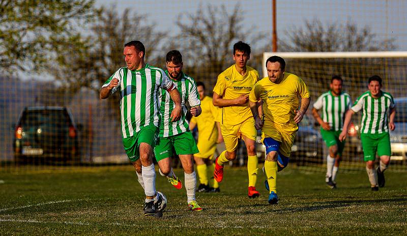 15. kolo III. třídy: FK Budětice 2012 (žlutí) - SK Velhartice 2:0.