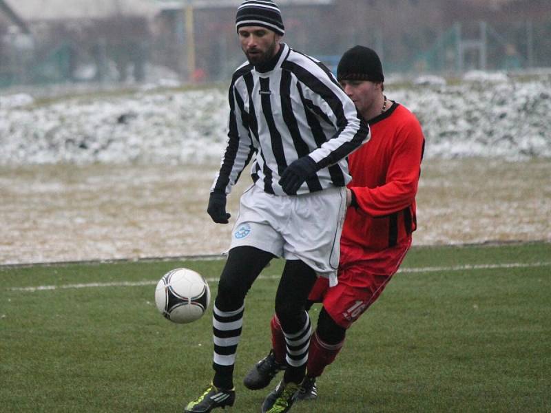 Zimní turnaj v Sušici: Nýrsko (v pruhovaném) - Luby 2:0.