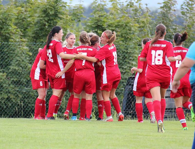 1. kolo divize C ženy: TJ Calofrig Borovany – SK Klatovy 1898 (na snímku fotbalistky v červených dresech) 2:7