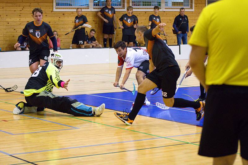 2. kolo Poháru Českého florbalu: Sport Club Klatovy (červenobílí) vs. SK Meťák České Budějovice 15:4.