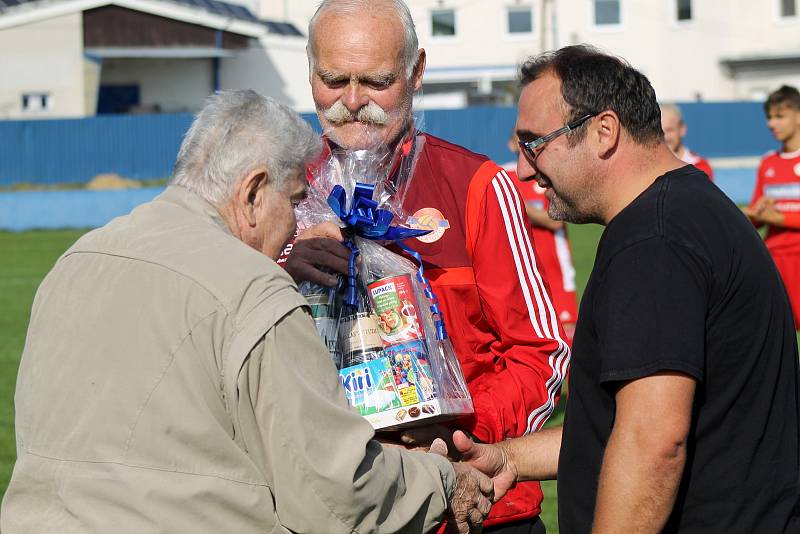 Zatímco na podzim fotbalisté SK Klatovy 1898 (červení) soupeře z plzeňské Doubravky (hráči ve žlutém) porazili 2:1, v sobotní odvetě hrané v rámci 25. kola divize A padli 2:4.