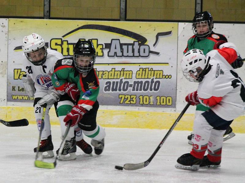 Krajský přebor 4. tříd: HC Klatovy (bílé dresy) - HC Domažlice 14:1