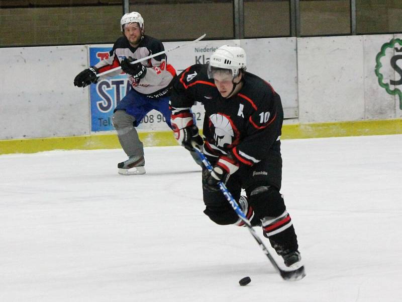 Šumavská liga amatérského hokeje: HC Vizi Auto (šedé dresy) - AHC Gladiators 1:0