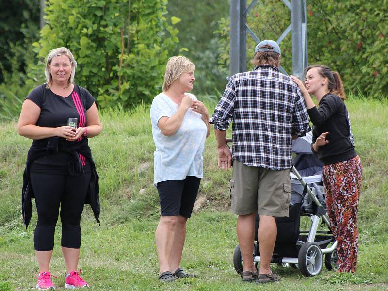 Ve Velkém Boru jezdili přes lávku