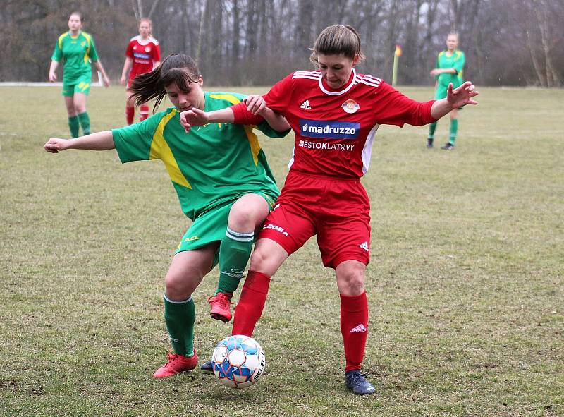 Zimní příprava: SK Klatovy 1898 (na snímku fotbalistky v červených dresech) - TJ Blatná 6:0.