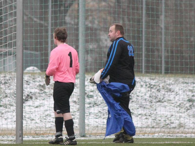 Zimní turnaj v Sušici: Mochtín (v červeném) - Strážov 3:0.