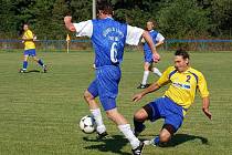 První zápas turnaje, který skončil remízou 0:0, obstarali domácí hráči Tatranu Velké Hydčice (ve žlutém) se Slovanem Blatnice. 