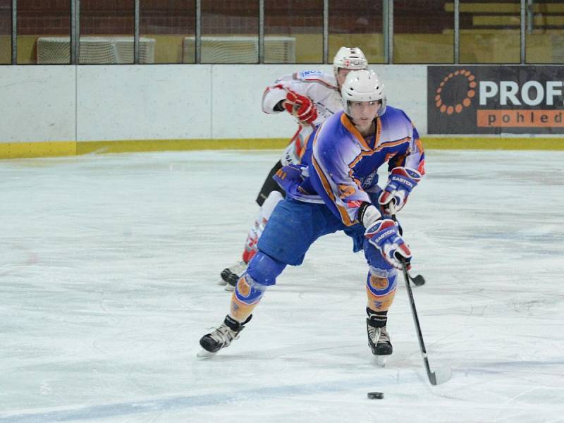 Liga juniorů: HC Klatovy (v bílém) - HC Klášterec 6:7 SN.