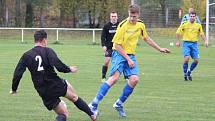 Fotbalisté TJ Sokol Mochtín (na archivním snímku hráči ve žlutých dresech) porazili Bělou nad Radbuzou 4:1. O výhře rozhodli už v prvním poločase.