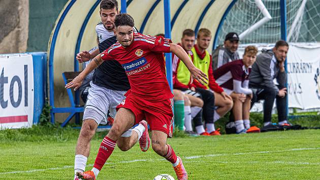 Fotbalisté SK Klatovy 1898 (na archivním snímku hráči v červených dresech) deklasovali v sobotním utkání 12. kola Komárov vysoko 4:0.