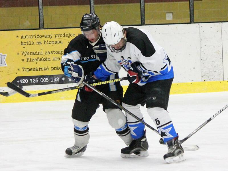 Šumavská liga amatérského hokeje: HC AutoKempf (bílé dresy) - HC Poběžovice 6:1