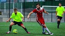 Fotbalisté TJ Start Luby (na archivním snímku hráči ve žlutých dresech) prohráli s rezervou Petřína 0:3. Ta rozhodla po pauze a slaví postup do krajského přeboru.