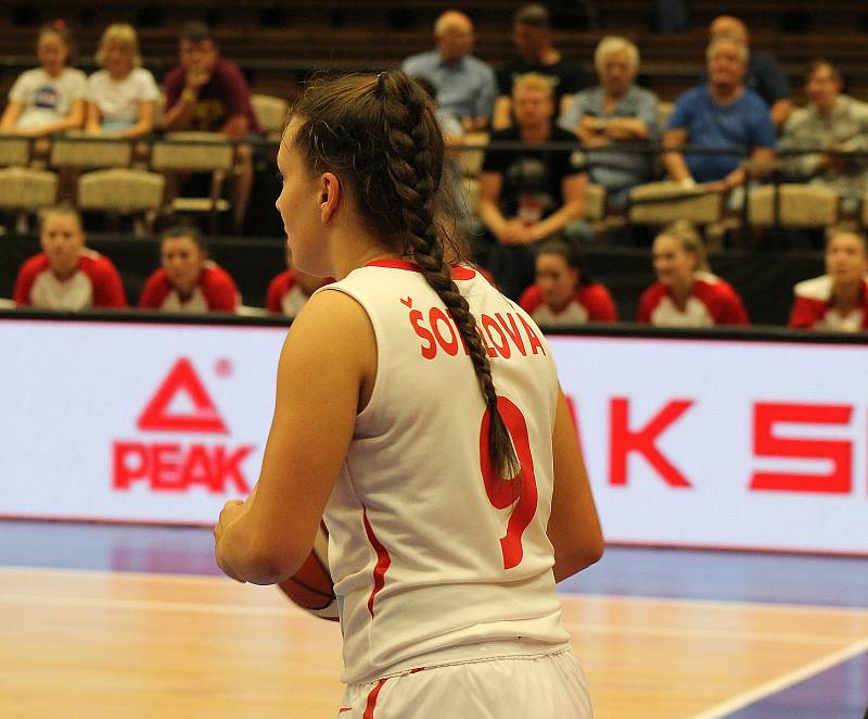 ME U20 v basketbalu: Česko (v bílém) vs. Rusko