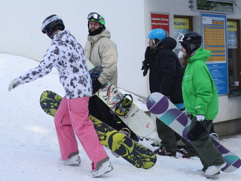 Zahájení lyžařské sezony na Šumavě. Ski areál Špičák 8. 12. 12