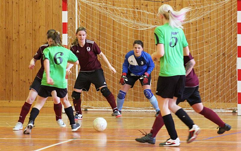 Snímky ze zápasu Chanovice (v červeném) vs. Neznašovy (zelené dresy) a Plánice (oranžové) vs. Dnešice (ve žlutém).