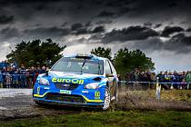 POSLEDNÍ ZÁVOD letošní sezony se jel koncem září v okolí Pačejova. Posádka plzeňského EuroOil team Václav Pech – Petr Uhel na voze Ford Focus WRC skončila druhá za Janem Kopecký a udržela se před ním v čele průběžného pořadí.