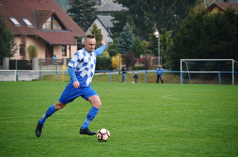 Ze zápasu Nýrsko (v modrém) vs. Tlumačov.