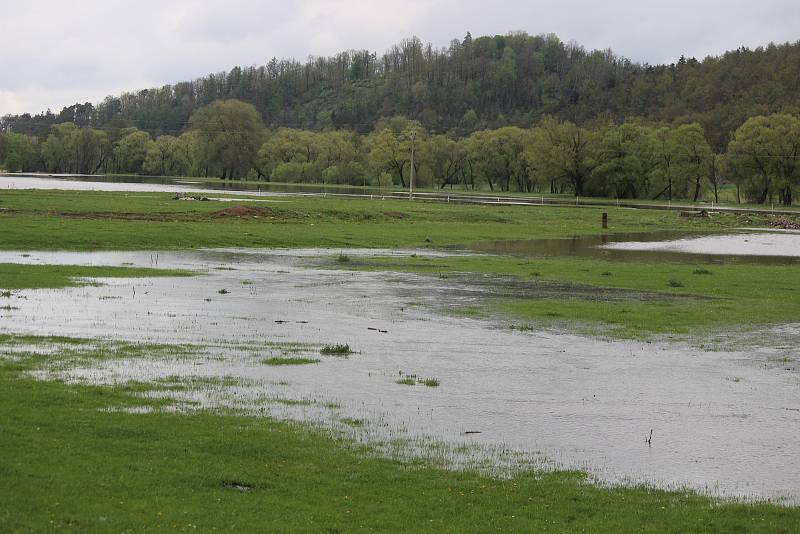 Zatopené louky v Dolanech a Svrčovci.