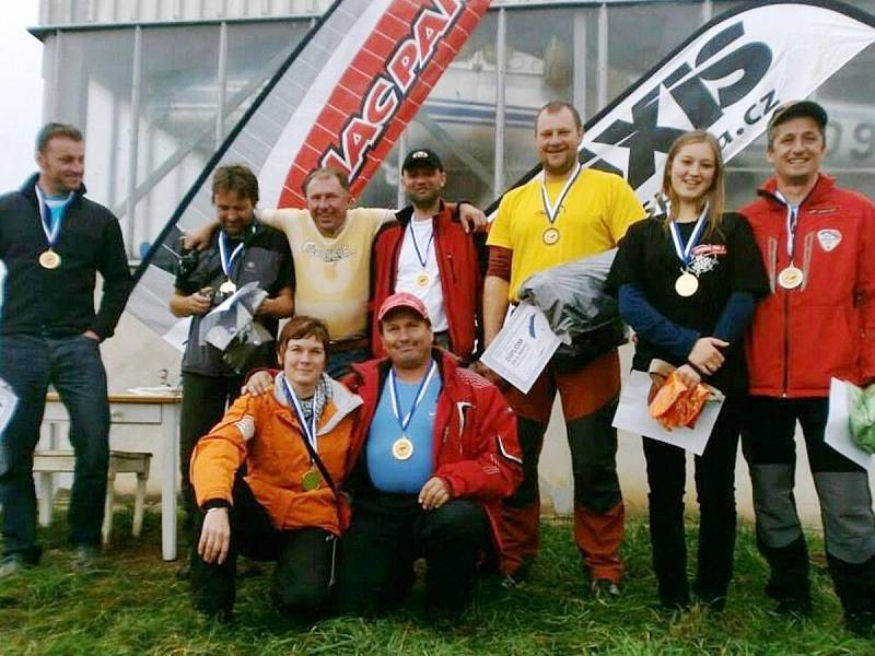 Tandemový pilot Radek John z Železné Rudy. 